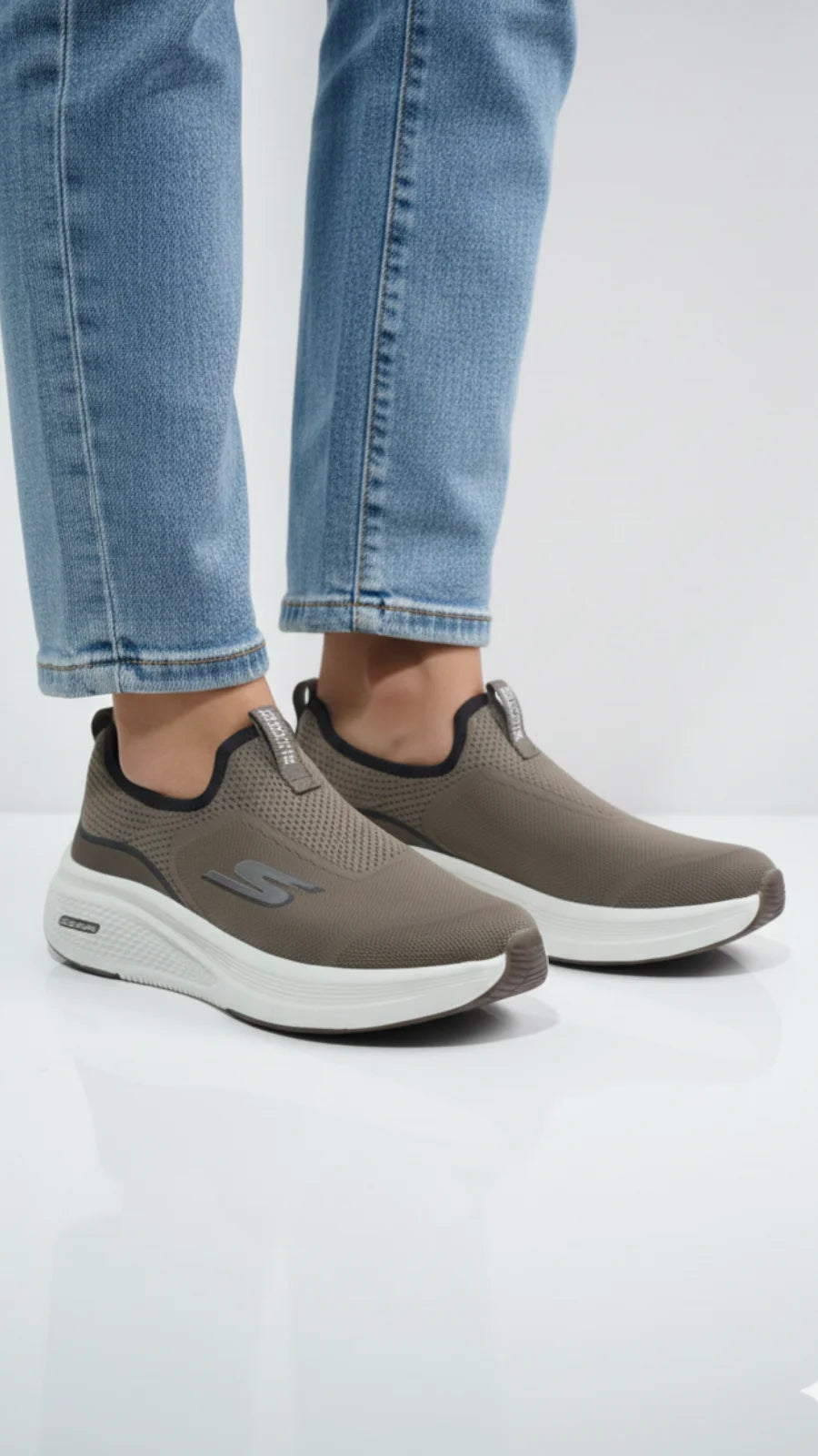 Men's Skecher Comfortable Walking Shoes (Brown)