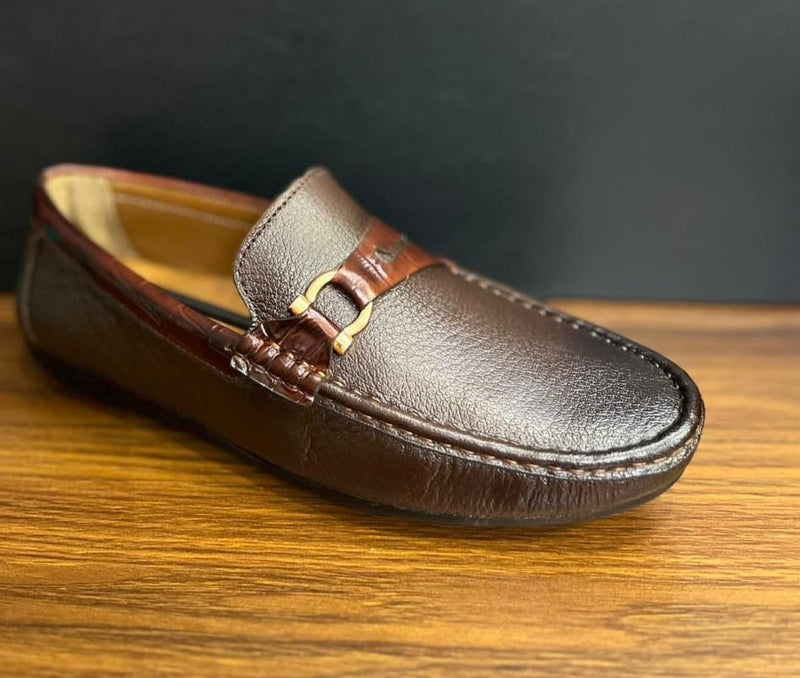 "Brown Leather Loafers with Gold Horsebit – Classic Luxury"