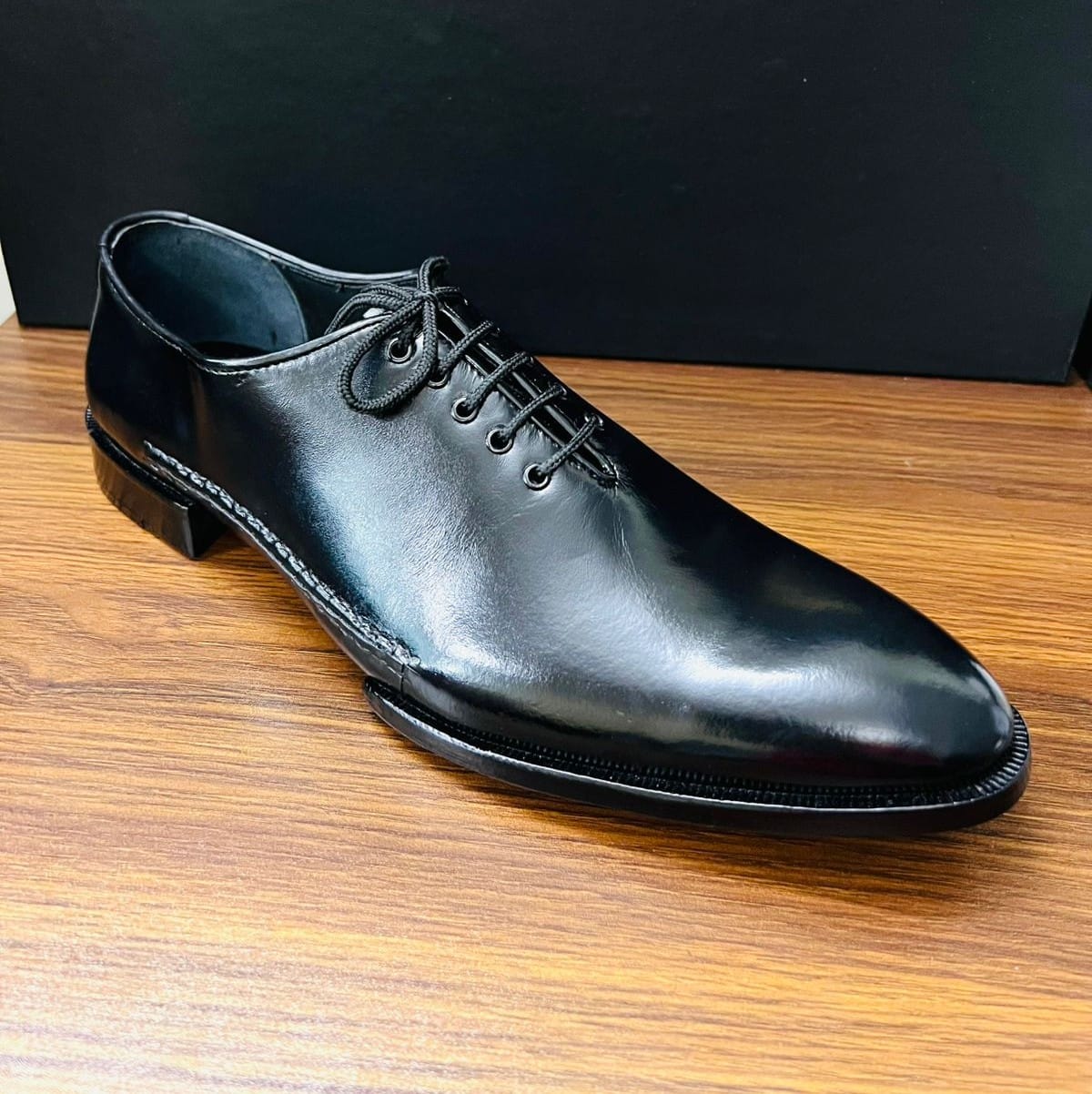 "Classic Black Leather Oxford Shoes – Timeless Formal Elegance"
